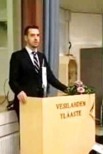Puoluesihteeri Jouni Ovaska Pirkanmaan Keskustan piirikokouksessa Vesilahdella